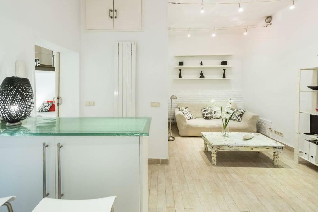 Stylish Loft At Chueca'S Heart Apartment Madrid Exterior photo